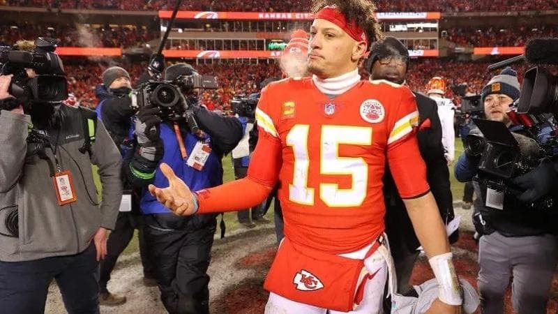 Mahomes-Hurts, due quarterback afroamericani alla conquista del Super Bowl, mai successo prima
