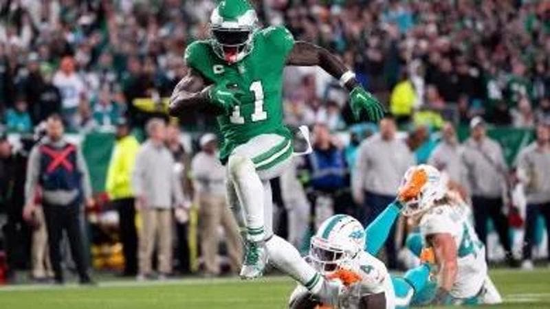 Eagles, Brown è super, i Dolphins si arrendono. Belichick higlander: vittoria numero 300 per il guru dei Patriots