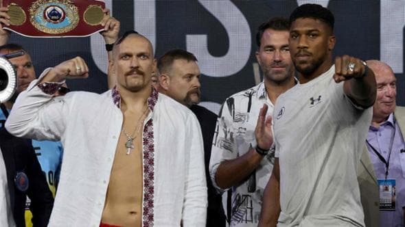 Usyk per l'Ucraina, Joshua per la gloria: in Arabia mondiale dei massimi da 150 milioni di dollari| Vittoria ai punti dell'ucraino: "E' per la mia gente"