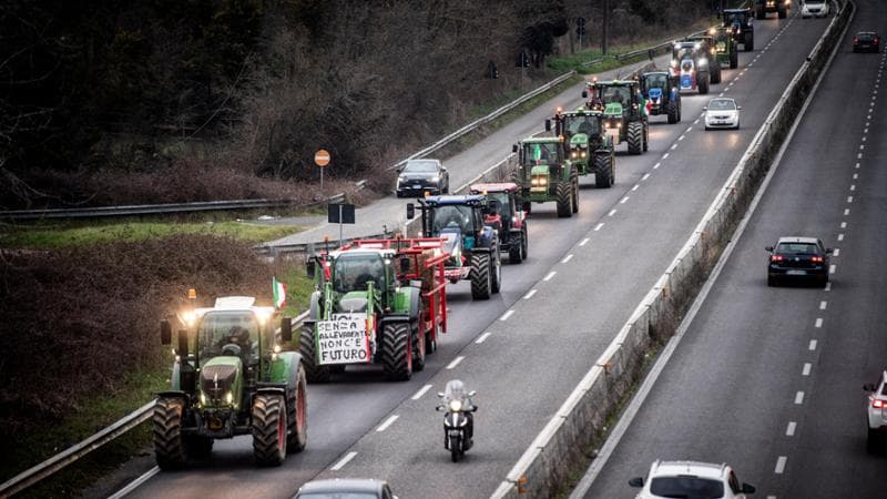 Trattori, governo diviso sugli sgravi. La protesta arriva a Sanremo