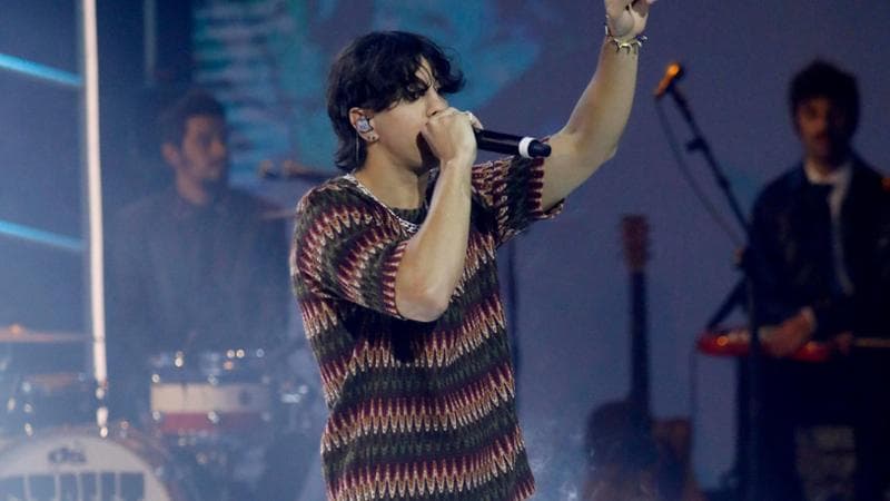 Tedua Rapper Tedua sulla Costa Smeralda a Sanremo: chi è il rapper de La Divina ...