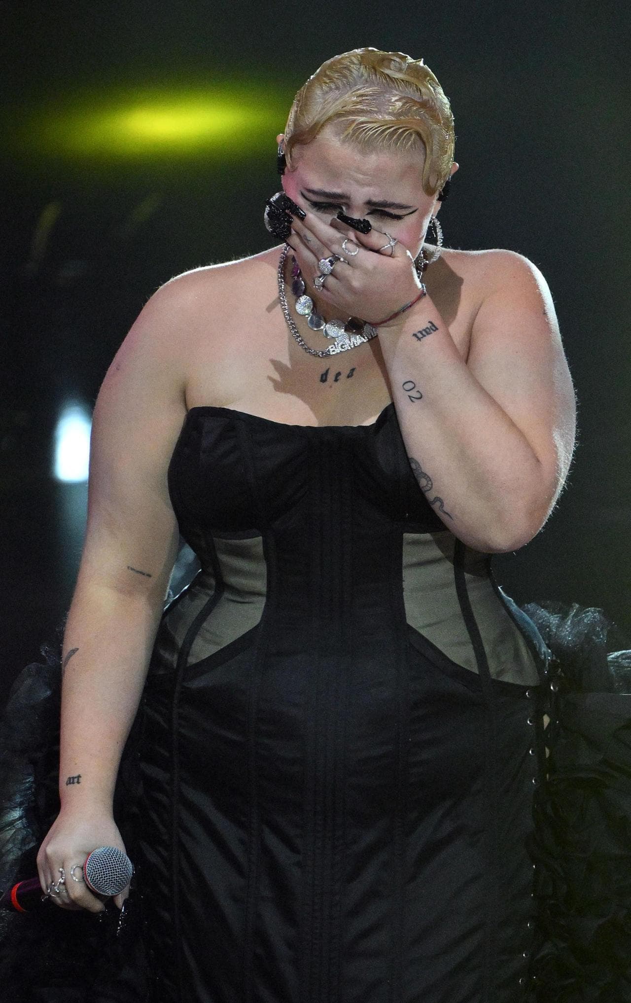 Le lacrime di BigMama sul palco dell'Ariston