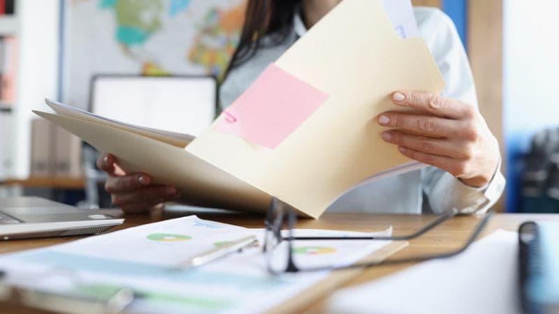 Il peso della burocrazia italiana sulle imprese: così tasse e procedure rallentano la crescita