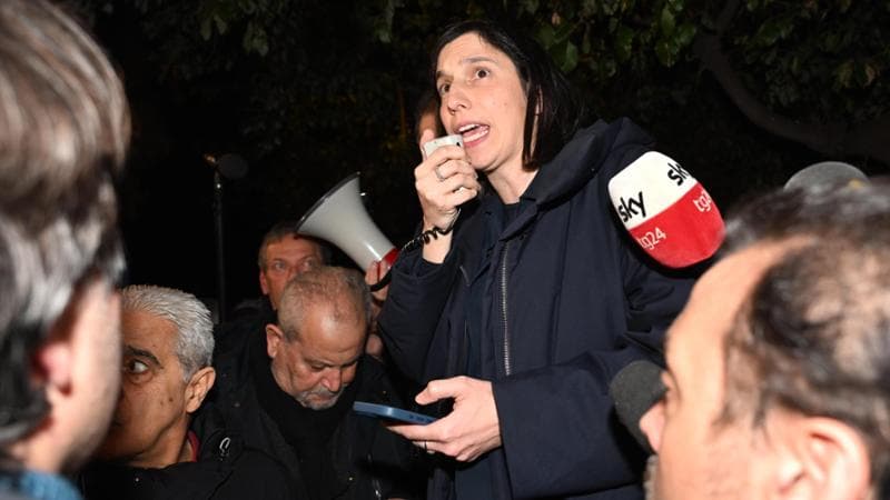 Elly Schlein al sit-in di Viale Mazzini