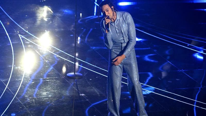 Sanremo, la replica di Ghali alle polemiche sulla sua canzone: “E’ necessario prendere una posizione perché il silenzio non suoni come assenso”