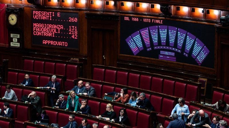 Armi all’Ucraina, la Camera dà il via libera definitivo al decreto. Nel Pd 4 deputati non partecipano al voto
