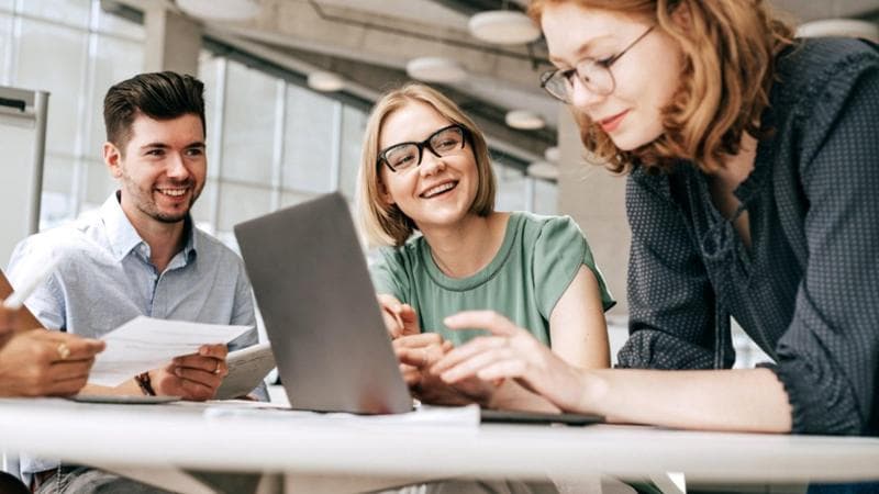 Lavoro, occupazione in aumento ma mancano gli specialisti digitali