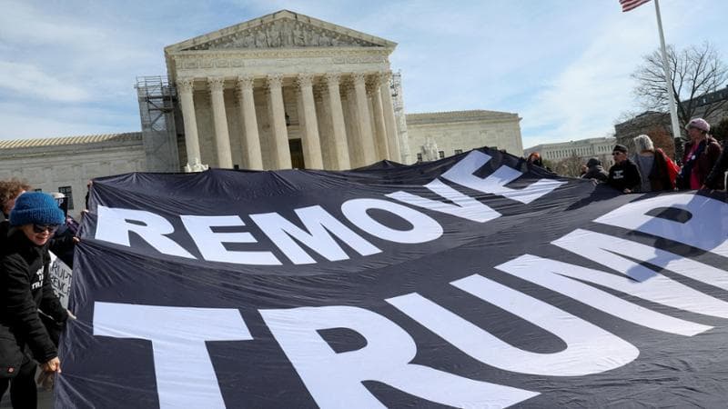 La Corte suprema non cancellerà Trump dalle schede elettorali. Ancora attesa per il pronunciamento sull’immunità
