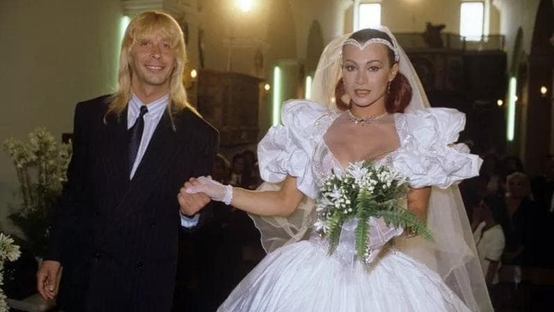Carmen Russo: "Falsificai i documenti per partecipare a Miss Italia. Il mio corpo mi ha aiutata, ma puntavo su altro. Fellini? Mi dava le pacche sul sedere"