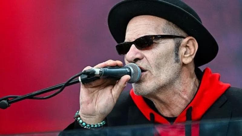 Francesco Baccini: “Facevo il camallo, poi mi trasferii a Milano per cantare: dormivo in auto, senza neppure i soldi per una pizza, ma al piano avevo qualcosa da dire"