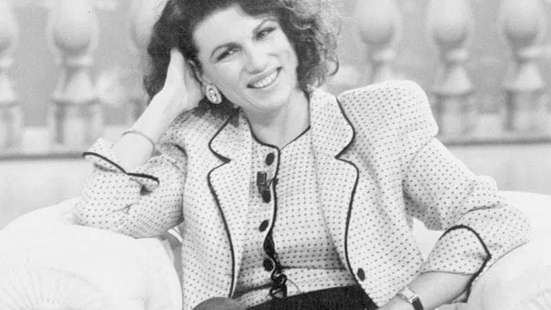 Serena Grandi: "Gli uomini mi guardavano già a 12 anni, ho amato Morandi e Panatta. Ora scrivo libri noir"