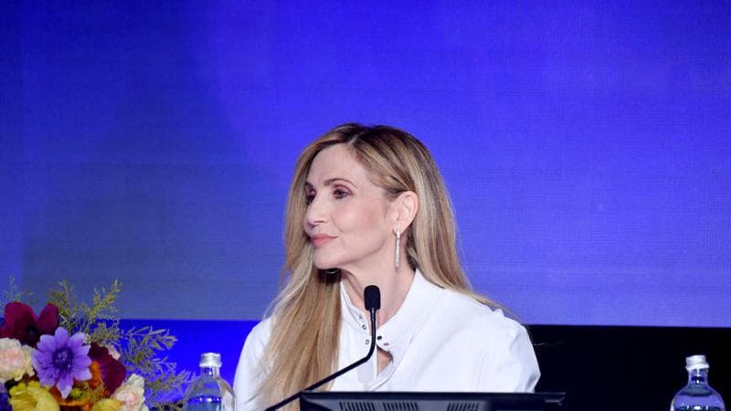 Con Lorella Cuccarini, conduttrice con Amadeus della quarta serata, la notte vola a Sanremo