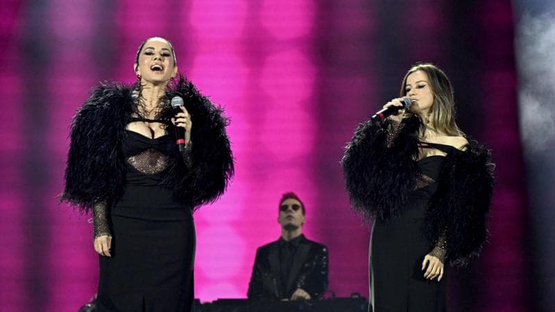 Paola e Chiara duettano con i Ricchi e Poveri a Sanremo
