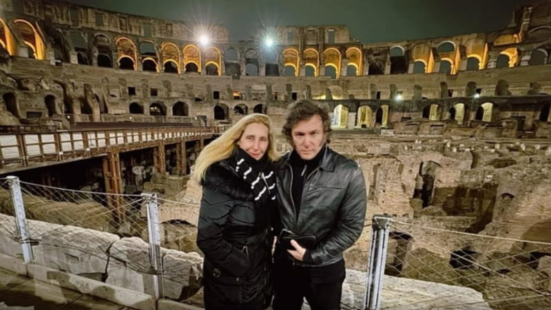 Milei a Roma, ore agitate: cambio hotel, visita al Colosseo e minirimpasto di governo
