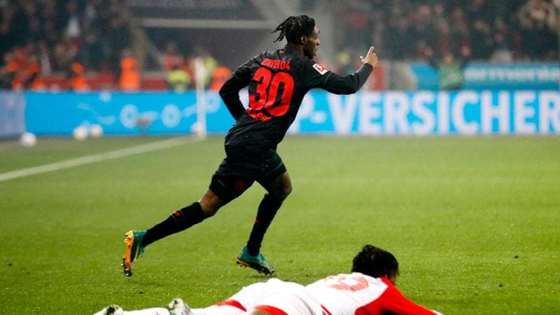 Frimpong esulta dopo la rete del 3-0: Bayern a terra
