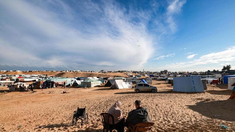 Diario da Gaza – Martedì fuggiremo da Rafah, ecco come prepariamo la partenza: dormiremo in 26 in riva al mare nella speranza di non essere attaccati