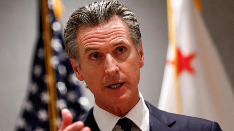 Tra party e comizi: il liberal Newsom e gli altri “giovani” democratici che sognano di sostituire Biden
