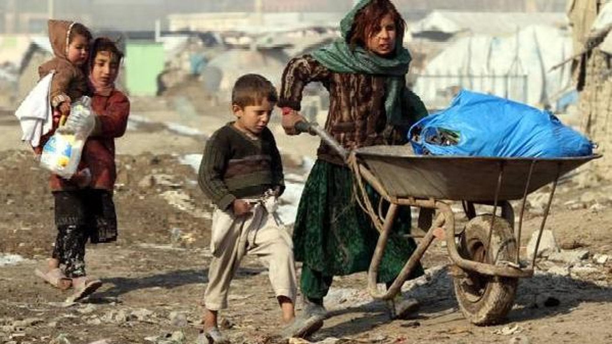 Afganistan: Pakistan'ın gerçekleştirdiği zorunlu geri göndermelerden yüz gün sonra, yerinden edilmiş Afganlar yalnızca insani yardım sayesinde hayatta kalmaya devam ediyor