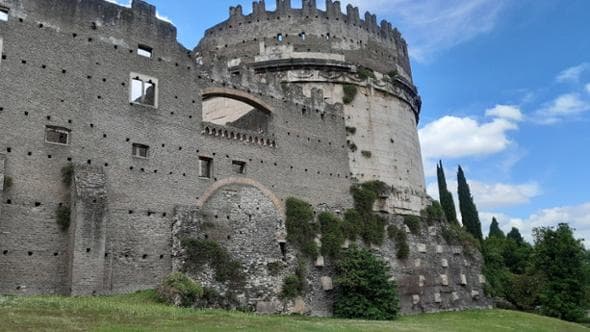 Il Mausoleo di Cecilia Metella, nelle campagne romane che affascinarono Goethe