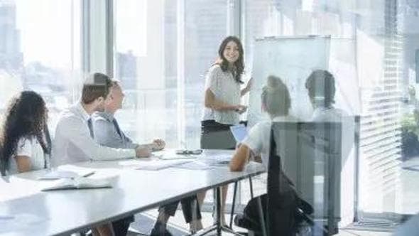 Il divario salariale per le donne: uno stipendio in meno all’anno Calcola il tuo stipendio giusto