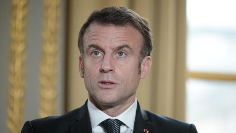 Francia, la trasferta segreta di Macron: “In una fattoria da solo con gli agricoltori per capire la crisi”
