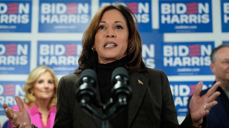 Poco amata dai dem, Kamala Harris già si vede come piano B a Biden. “Sono pronta a servire”