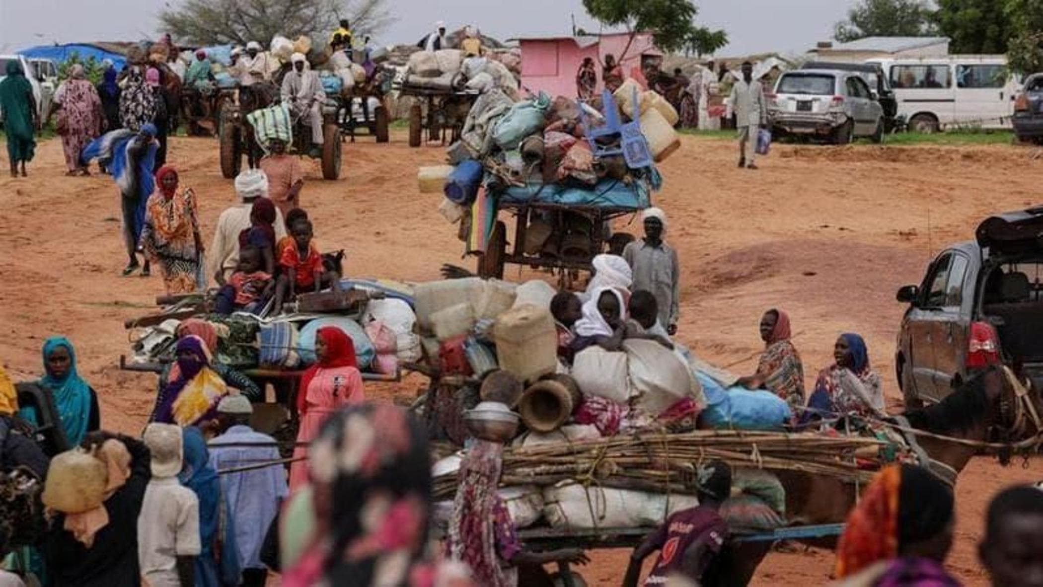 Sudan, yaklaşık 500.000 yerinden edilmiş insan, bunların en az 270.000'i şu anda fiili başkent olan Sudan Limanı'nda kaldı