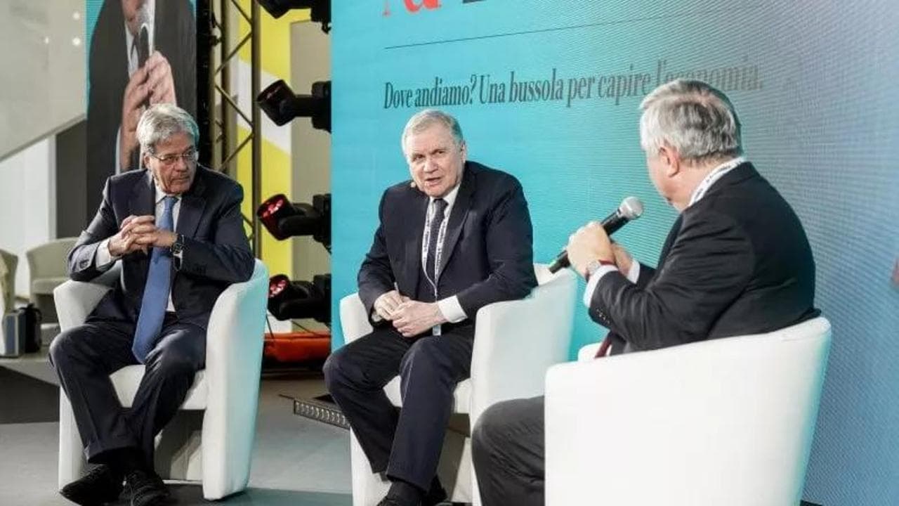 Il monito sul Pnrr di Gentiloni: "Viene prima del Ponte sullo stretto e della flat tax" . Visco: "Gli obiettivi del piano, innovazione e lotta alle diseguaglianze" | Video L'intervista integrale