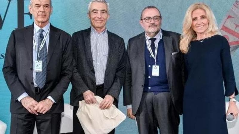 Salario minimo, spending review, più donne al lavoro: tre ricette per l'Italia