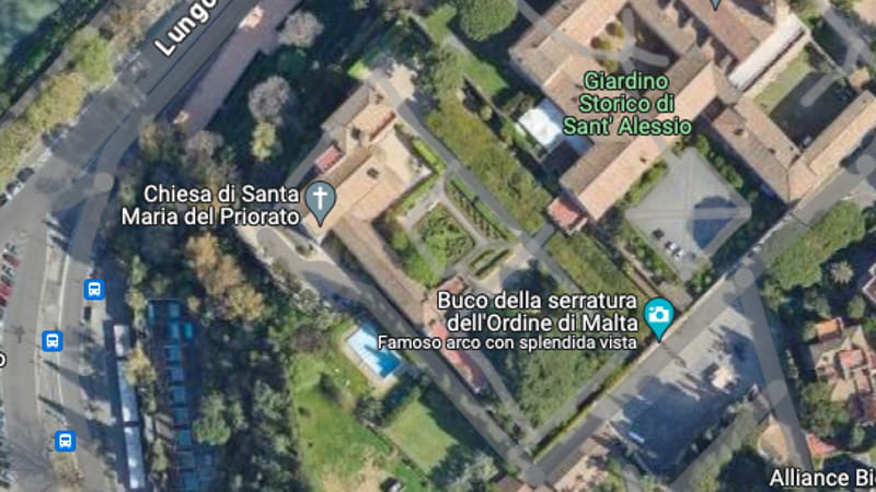 Ordine di Malta, dietro il buco della serratura più famoso del mondo