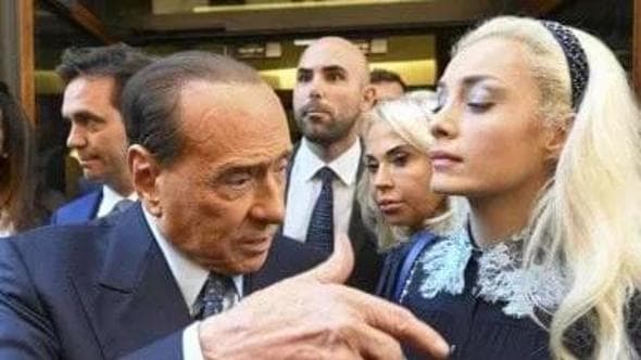 Marta Fascina è ora la madrina di Forza Italia, i dubbi sulla 'moglie' di Berlusconi diventata leader