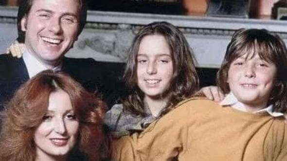 Il necrologio di Carla Dall'Oglio, prima moglie di Berlusconi: "Un grande uomo e uno straordinario papà per i nostri figli"