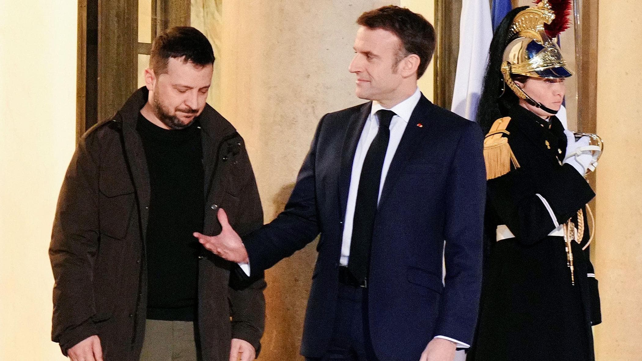 キエフのゼレンスキー氏が世論調査で大敗し、ショルツ氏とマクロン氏に新たな支援を求める