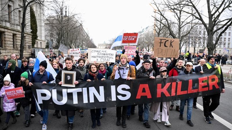 I lividi sul corpo, le convulsioni, la mancata autopsia: tutti i misteri sulla morte di Navalny