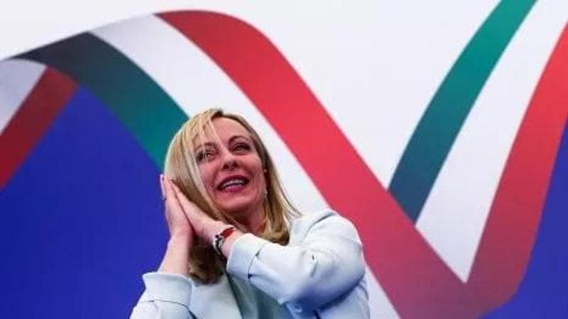 Smettiamo di chiamarla destra, è molto peggio