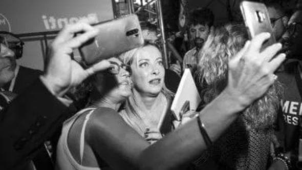 

Giorgia Meloni influencer&nbsp;e preparata&nbsp;nel partito dei&nbsp;cognati


