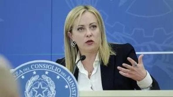 Giorgia Meloni, il linguaggio&nbsp;del corpo&nbsp;di una mamma&nbsp;al comando

