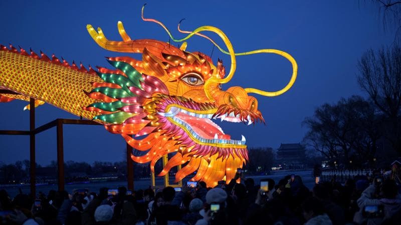 La Cina corregge l’Occidente: “Non chiamatelo Drago, questo è l’anno del Loong. Un animale saggio e pacifico come noi”