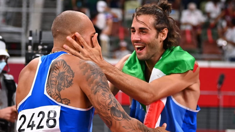 Il celebre abbraccio tra Jacobs e Tamberi a Tokyo