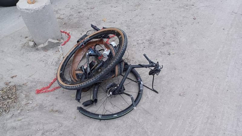 La bici di Davide Rebellin dopo l'impatto con il camion