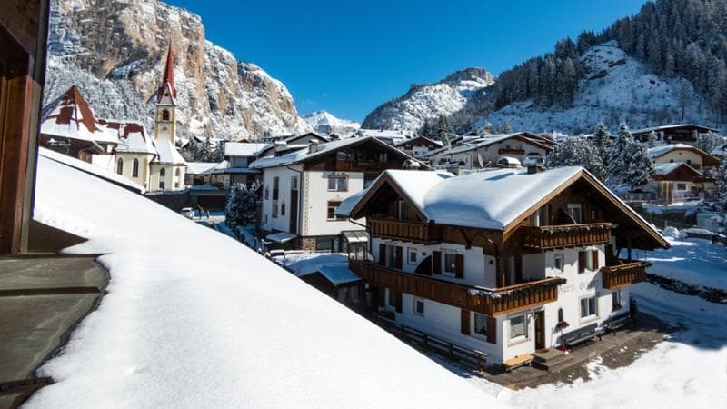 Previsioni meteo, il ciclone polare porta pioggia e tanta neve. Temperature in calo di 10 gradi