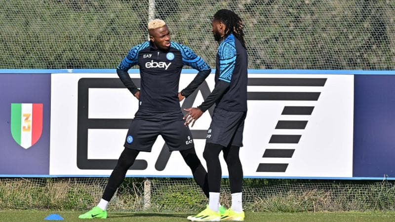 Osimhen in allenamento con Anguissa
