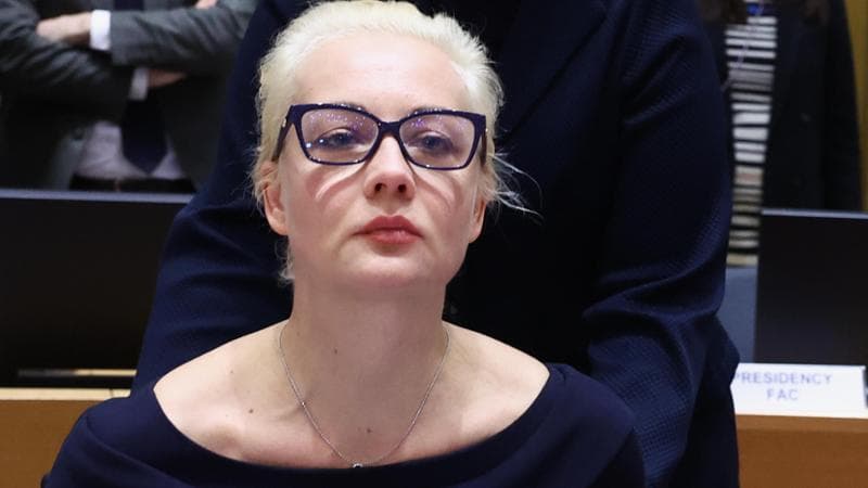 “Ecco i flirt di Navalnaya”: la disinformazione di Putin per screditare la “Vedova allegra”