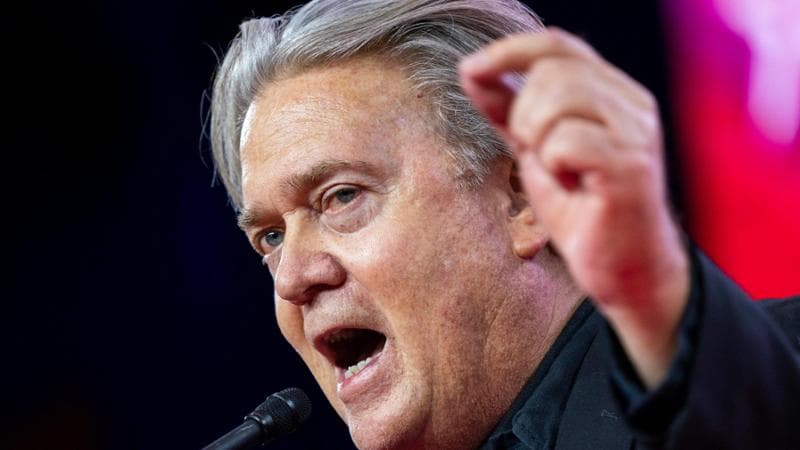 Il ritorno di Bannon e gli slogan trumpiani: “Mosca nostra amica”
