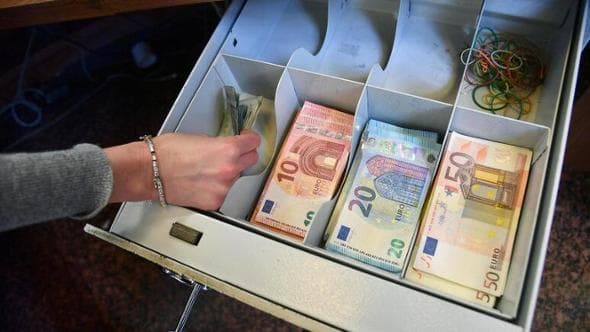 Dalle banche italiane 7 miliardi di tasse sugli utili 2023. Ma tre gruppi pagano tra zero e 17%