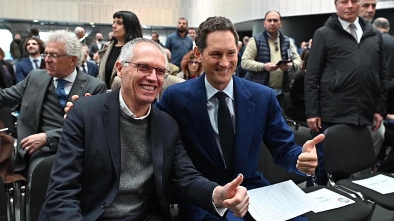L'amministratore delegato di Stellantis, Carlos Tavares, e il presidente, John Elkann