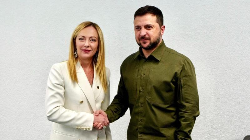 Ecco l’intesa sulla sicurezza Italia-Ucraina: aiuti per “10 anni” e consultazioni “entro 24 ore” per rispondere ad attacchi russi. Ma mancano i soldi