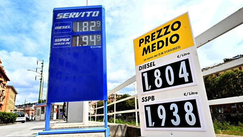 Benzina, il Consiglio di Stato affossa i cartelloni con i prezzi medi