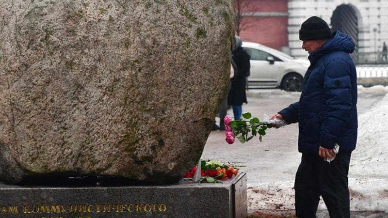 La vittoria di Lyudmila: restituito alla madre il corpo di Navalny. Il perché del sì di Putin nel nono giorno dalla morte