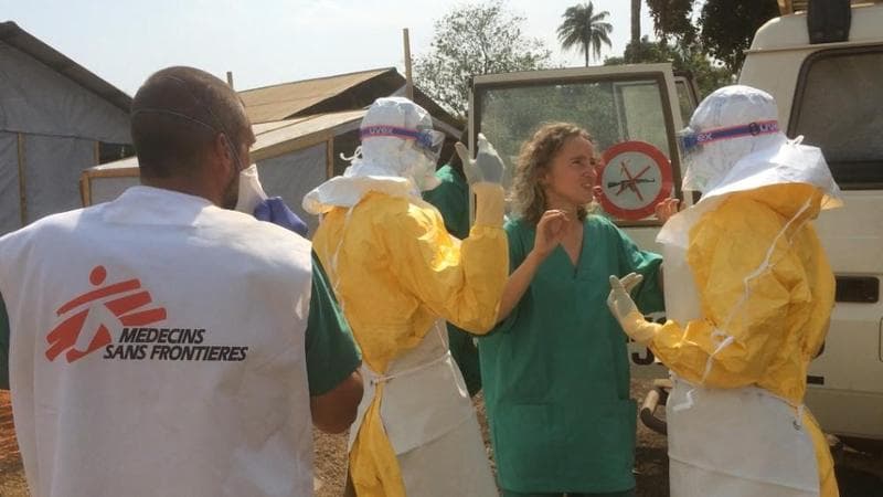 Ebola, un vaccino può dimezzare la mortalità tra le persone infettate dal virus: lo dimostra uno studio del centro di ricerca di Medici Senza Frontiere